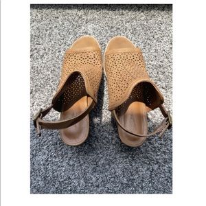 Universal Thread cork heels